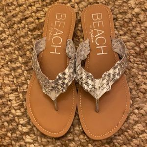 Beach by Matisse silver leather flip flops